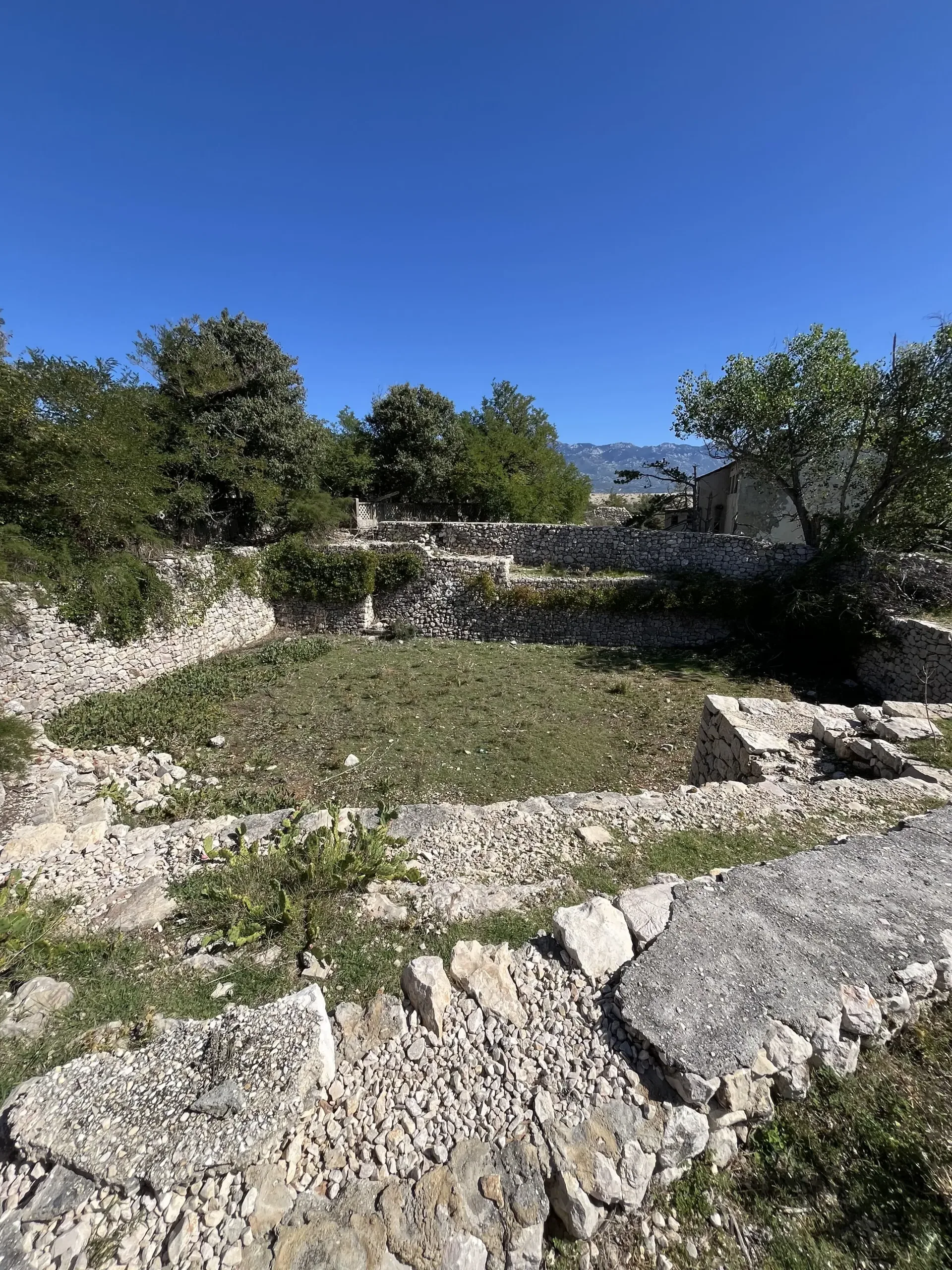 petrova rupa petrova rupa goli otok